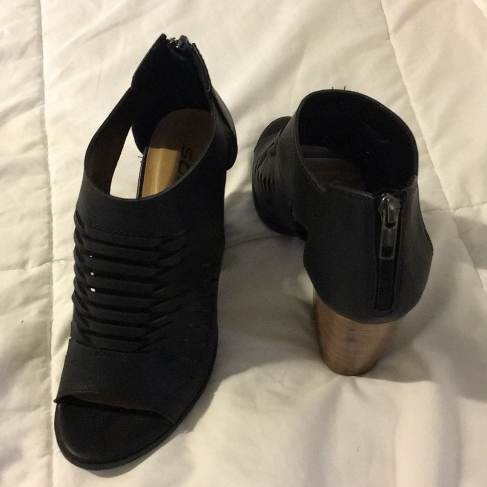Black, heeled shoes